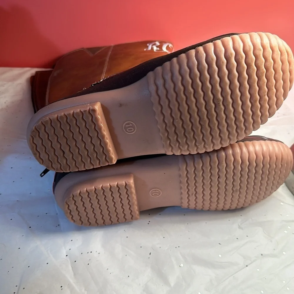 The coral palms rain boots